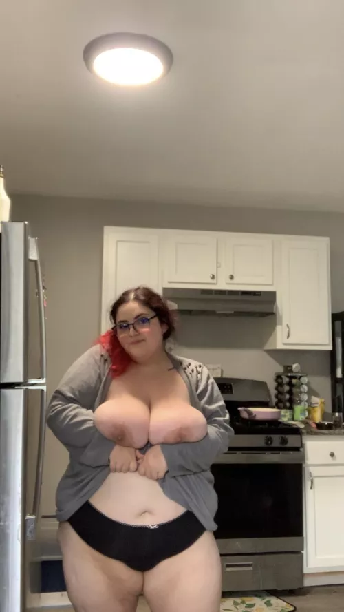 Who wants to get on their knees and eat me… 😈