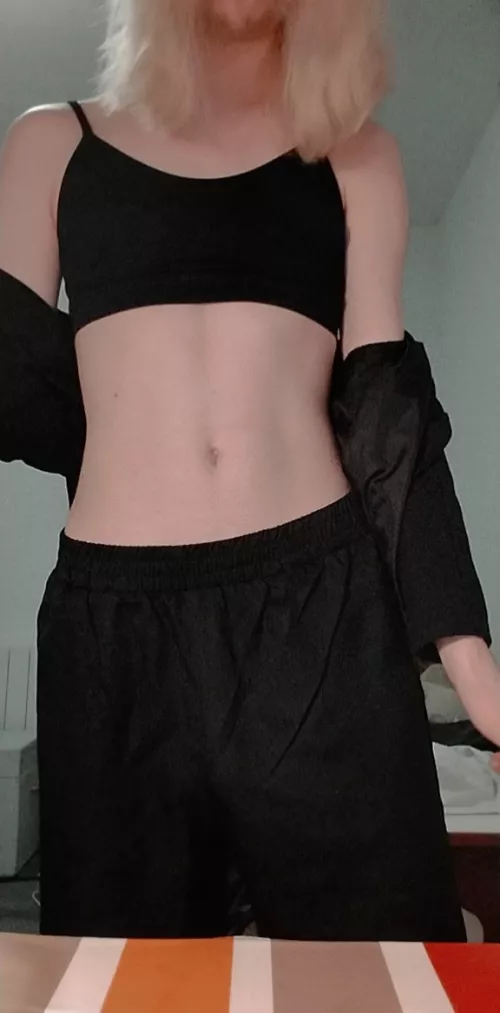 worked out to get a nice waist line, I'm honestly proud of myself ^^