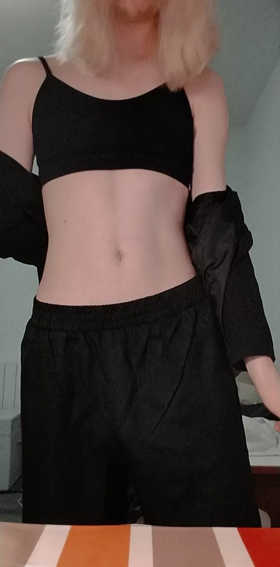 worked out to get a nice waist line, I'm honestly proud of myself ^^