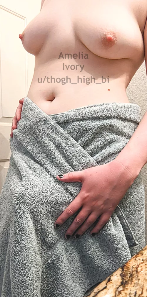 Wouldn't it be such a shame if my towel fell 😉