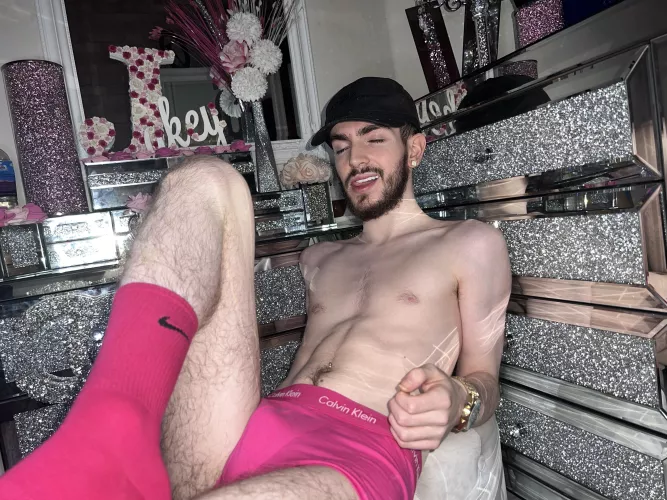 (18) Wanna take these Calvin’s off?😈💗🩲