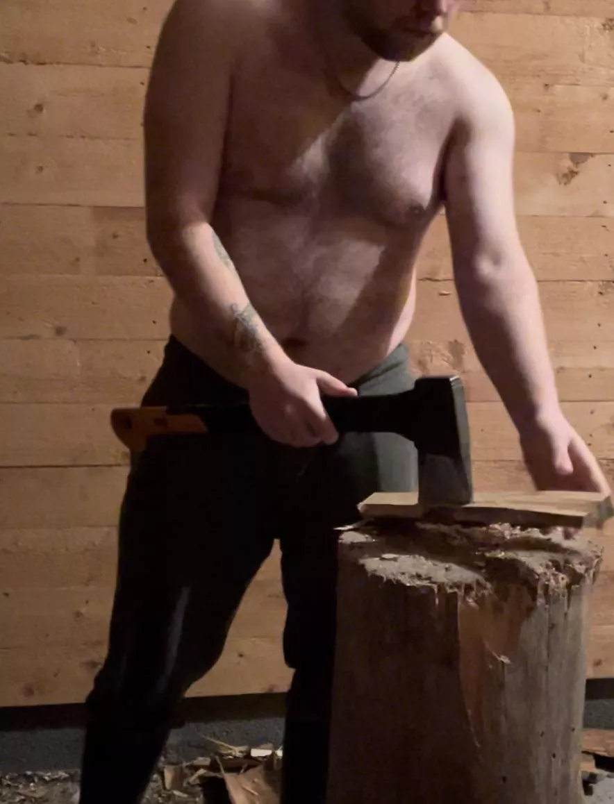 [23] Chopping some firewood with my hairy nips and belly showing 🤭
