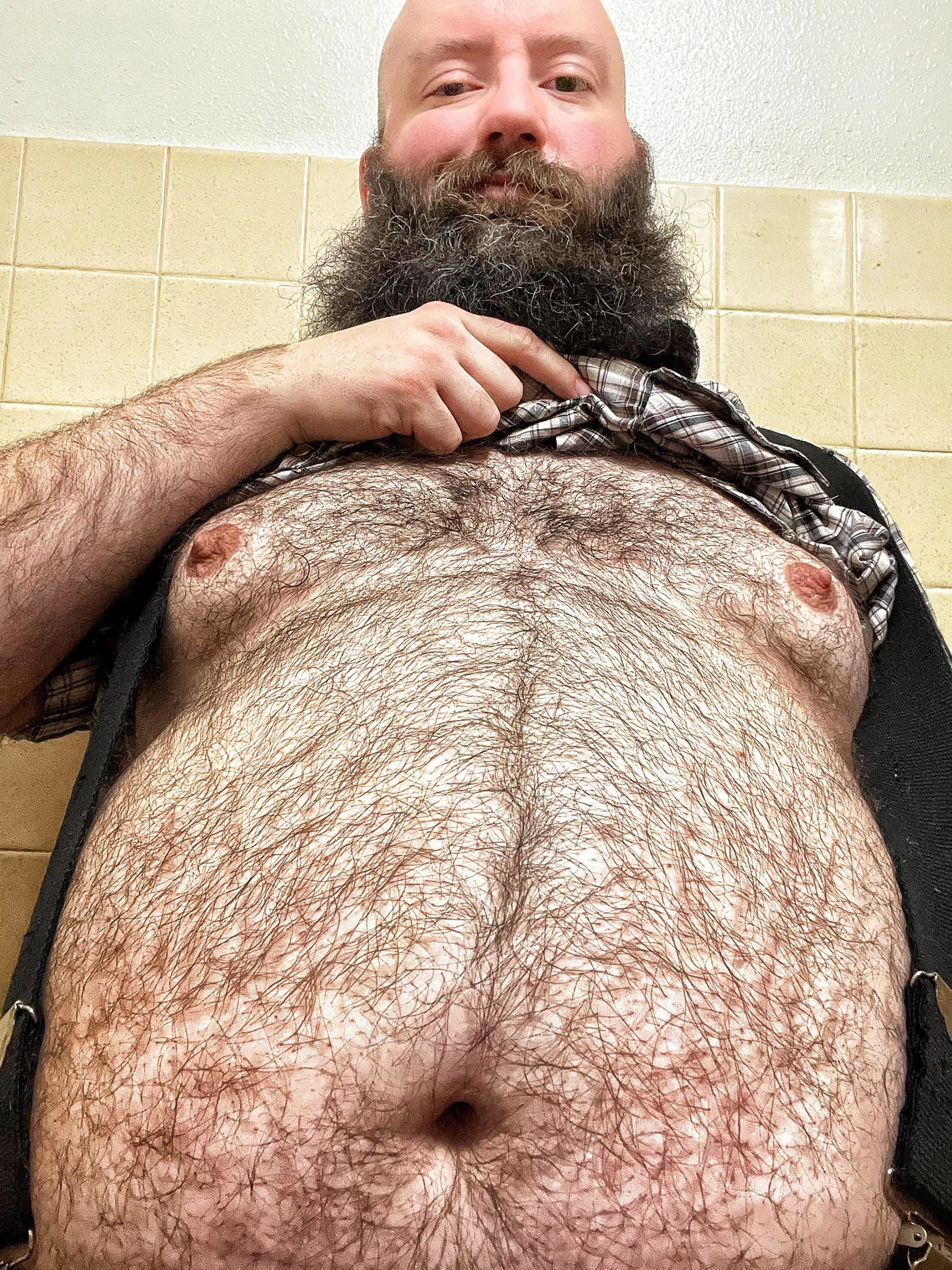 (35m) gay chubby bottom. Get lonely a lot. Was bored at work and took this selfie. Nothing different from the usual lol