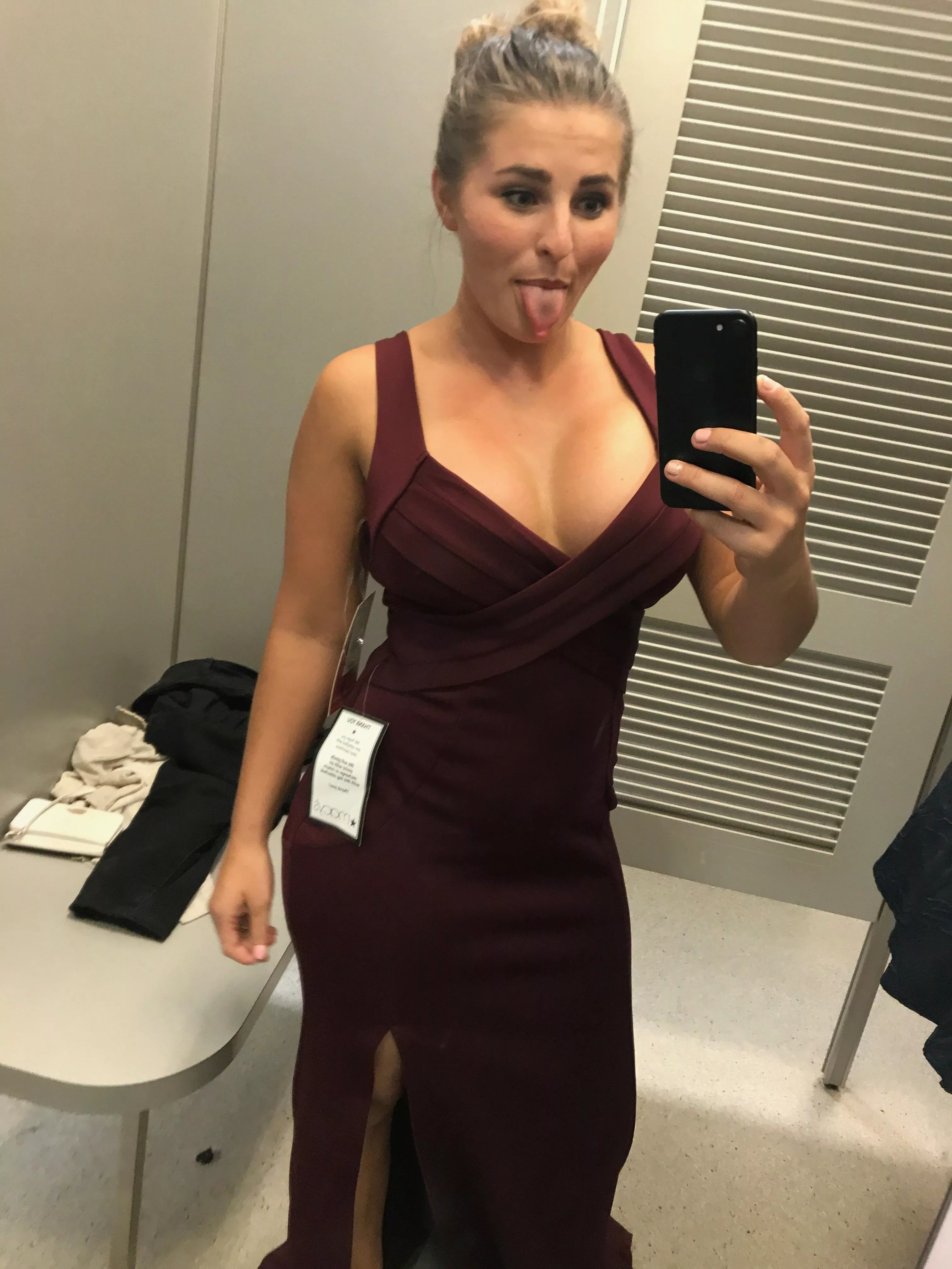 A submissive girls first time posting in boobs, should I continue! 26-F Sub 🥵