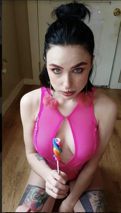 Add me on snpch @helenswiss👀👀