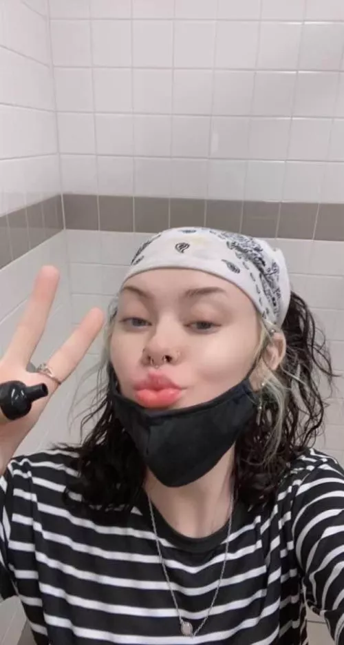 Any cuck wants to share my T girl friends cock with me? Groupchat cuck? Sna🅿️chat houseofkitty 🫶🏻🖤