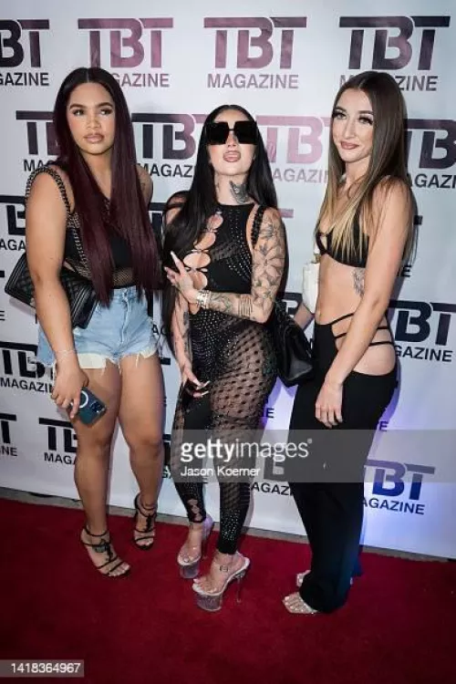 Bhad Bhabie and her sexy friends 🥰