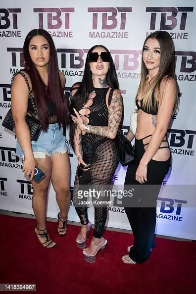 Bhad Bhabie and her sexy friends 🥰