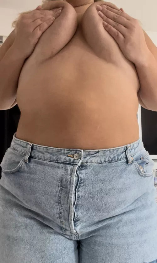 Boobies & jeans 20f