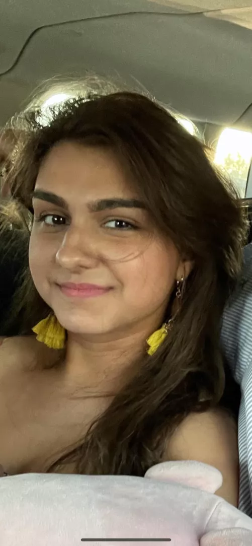 Can anybody find a look alike of my girl? KLL