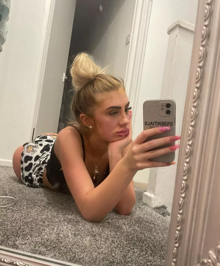 Chav milf Sinead is bored and wants to do something