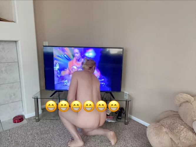 Cleaning nude will boost your mood!😁😁😁😁😁