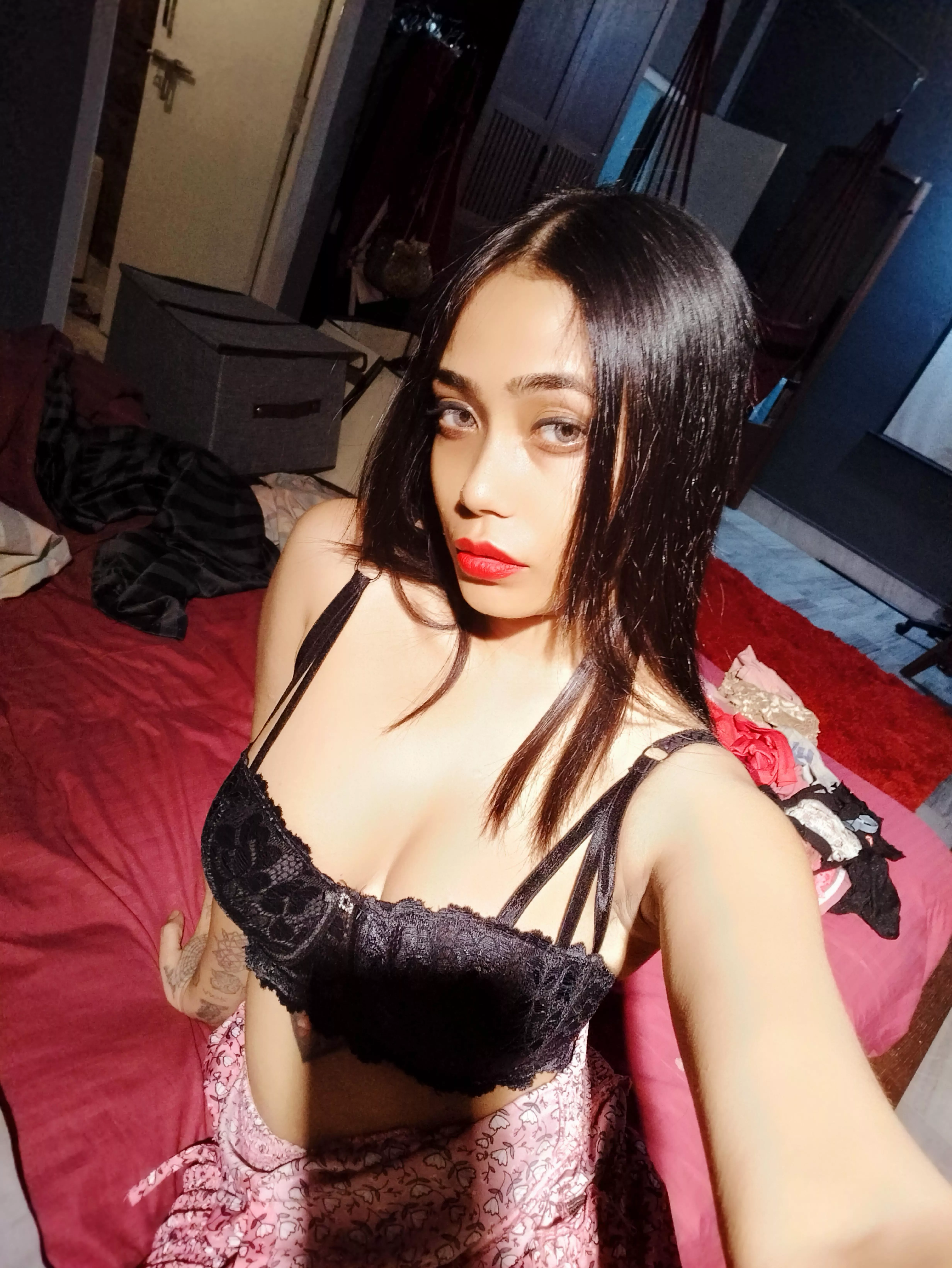 could become a night of strip poker..if you played your cards right [F]