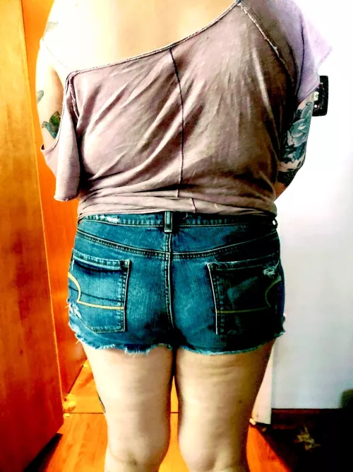 Cutoff shorts 🥰