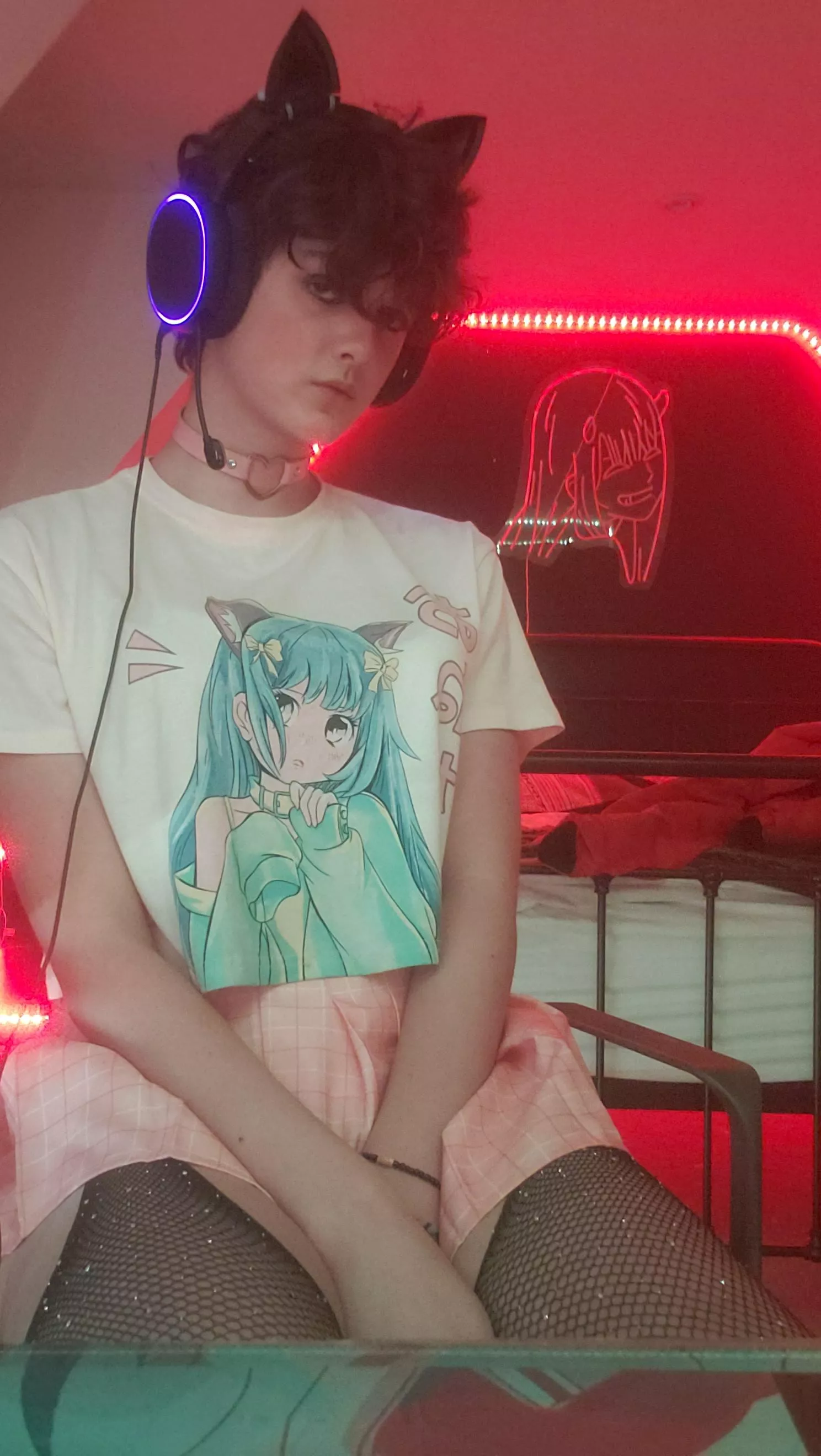 Do I look cute enough for u to hold 💖?