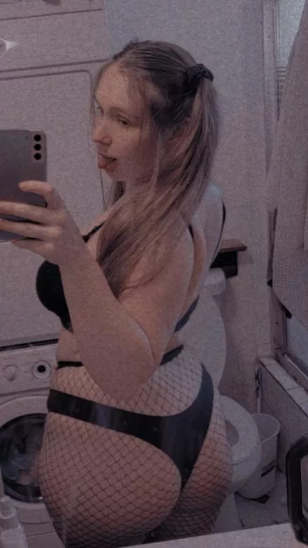 do these fishnets make my ass look big?