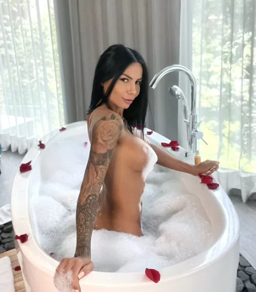 Do u like my fishnet bodysuit? By the way I’m without panties 😅