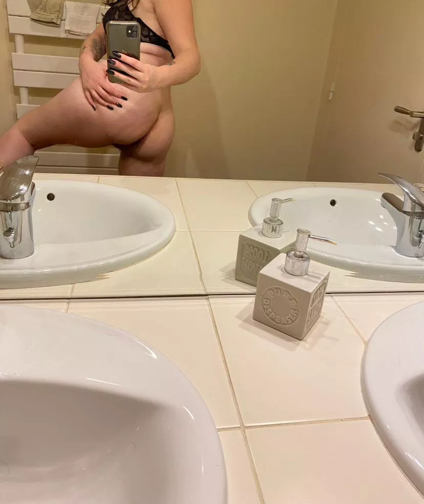 do you think you fit in? 🍑