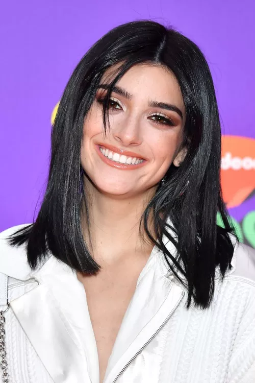 Feeling so horny and weak for Dixie Damelio. I wanna lose my mind on the edge before going to bed.