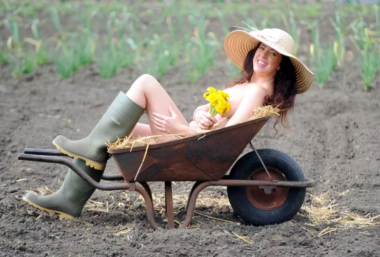 gardening’s better in the nude