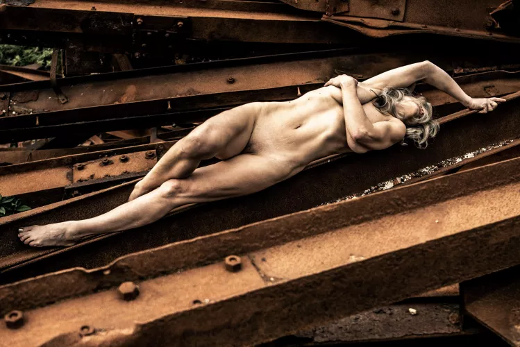 Girders rust and curves