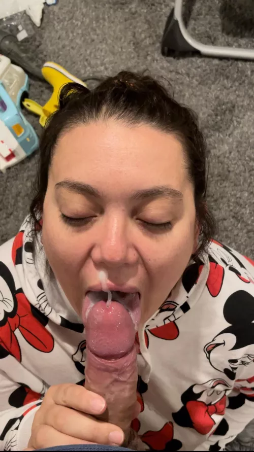 Good girl doesn’t miss a drop