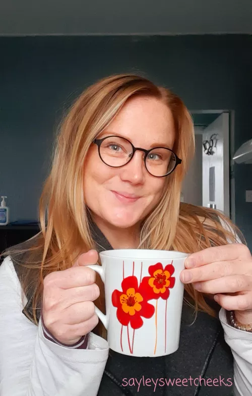 Good morning beauties, coffee break at work