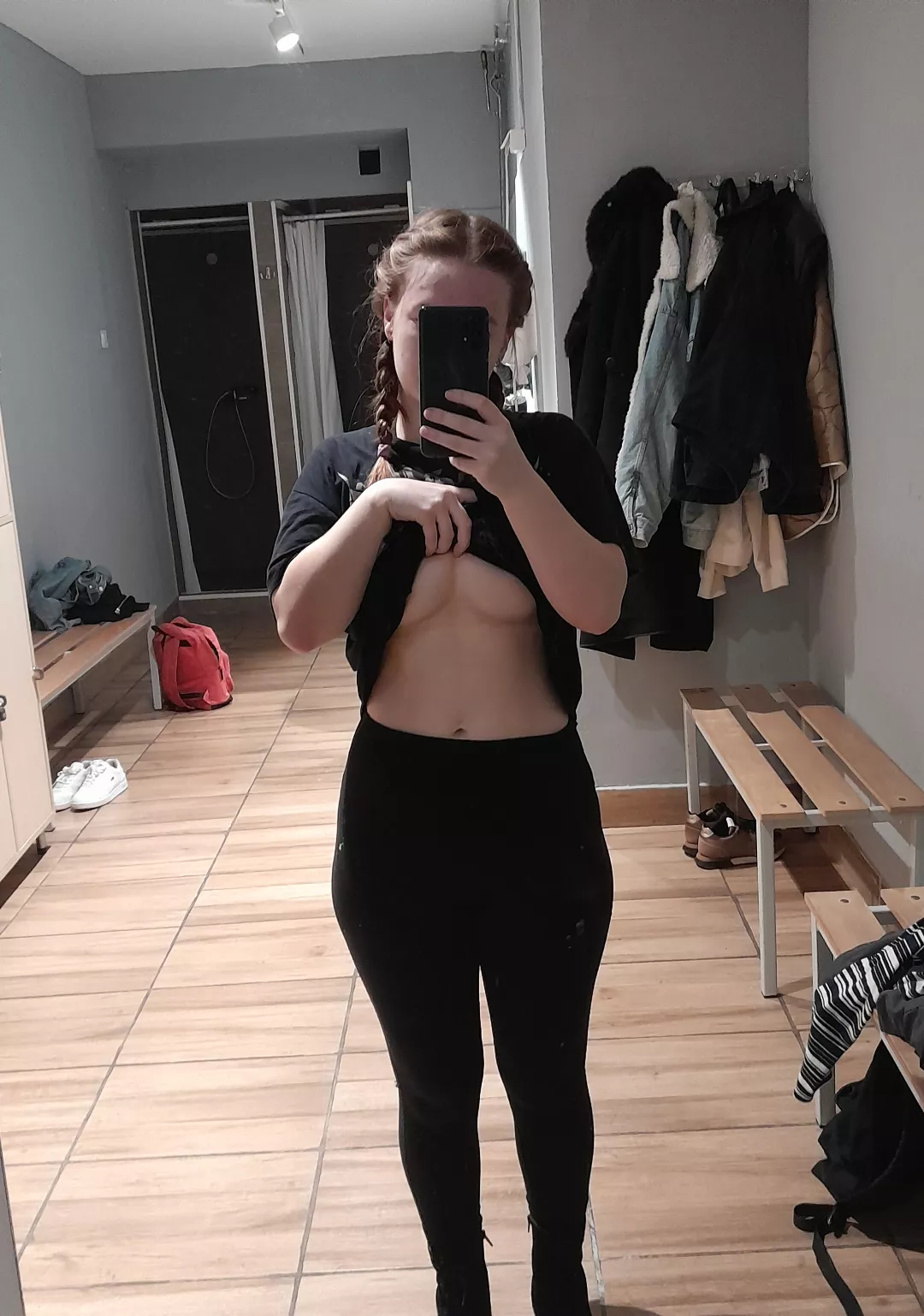Gym underboob