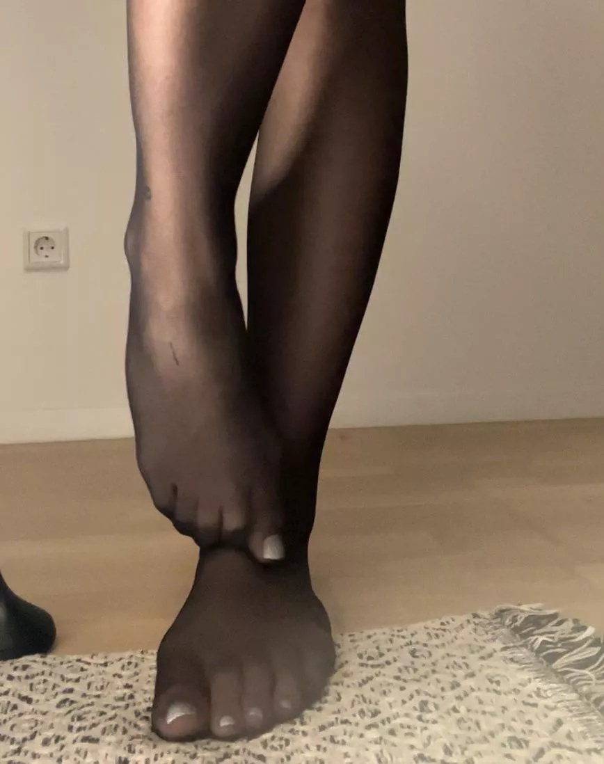 Had to take my shoes off after a long day at work… would you sniff my nylons? 🥵
