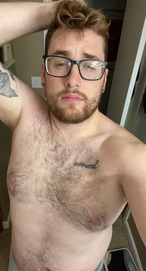 Haven’t been feeling the most confident in my body lately.. but the only way to get through it is embrace it! 😃