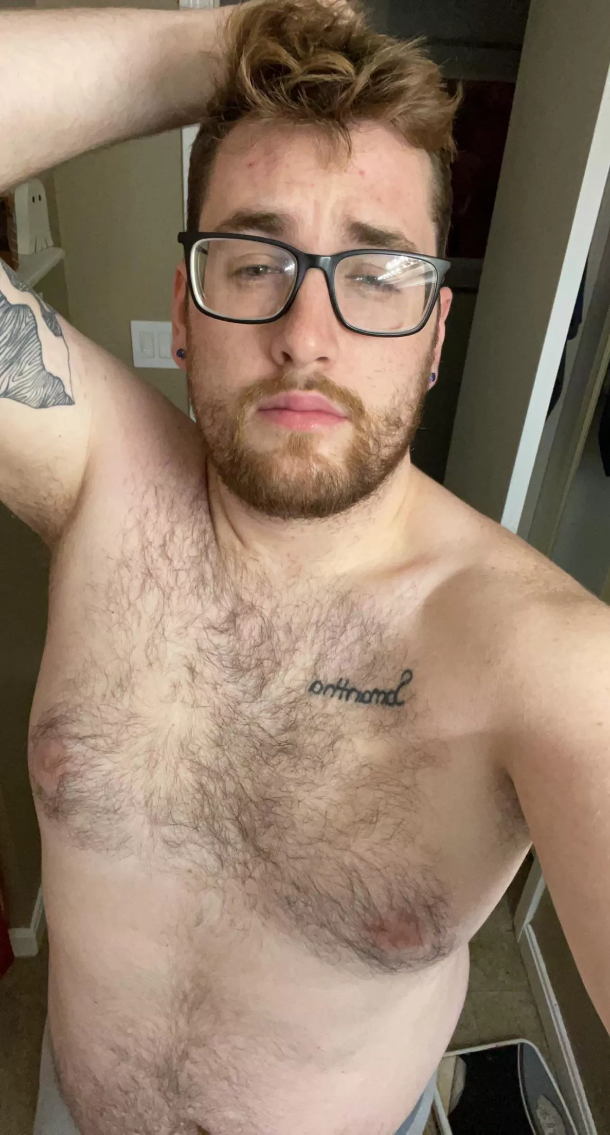 Haven’t been feeling the most confident in my body lately.. but the only way to get through it is embrace it! 😃