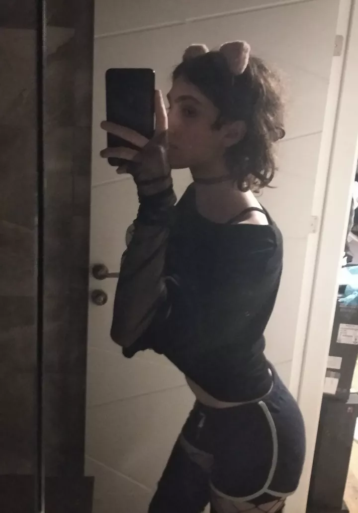 hi!! i baked u cookiess! 1 upvote = 1 cookie :3