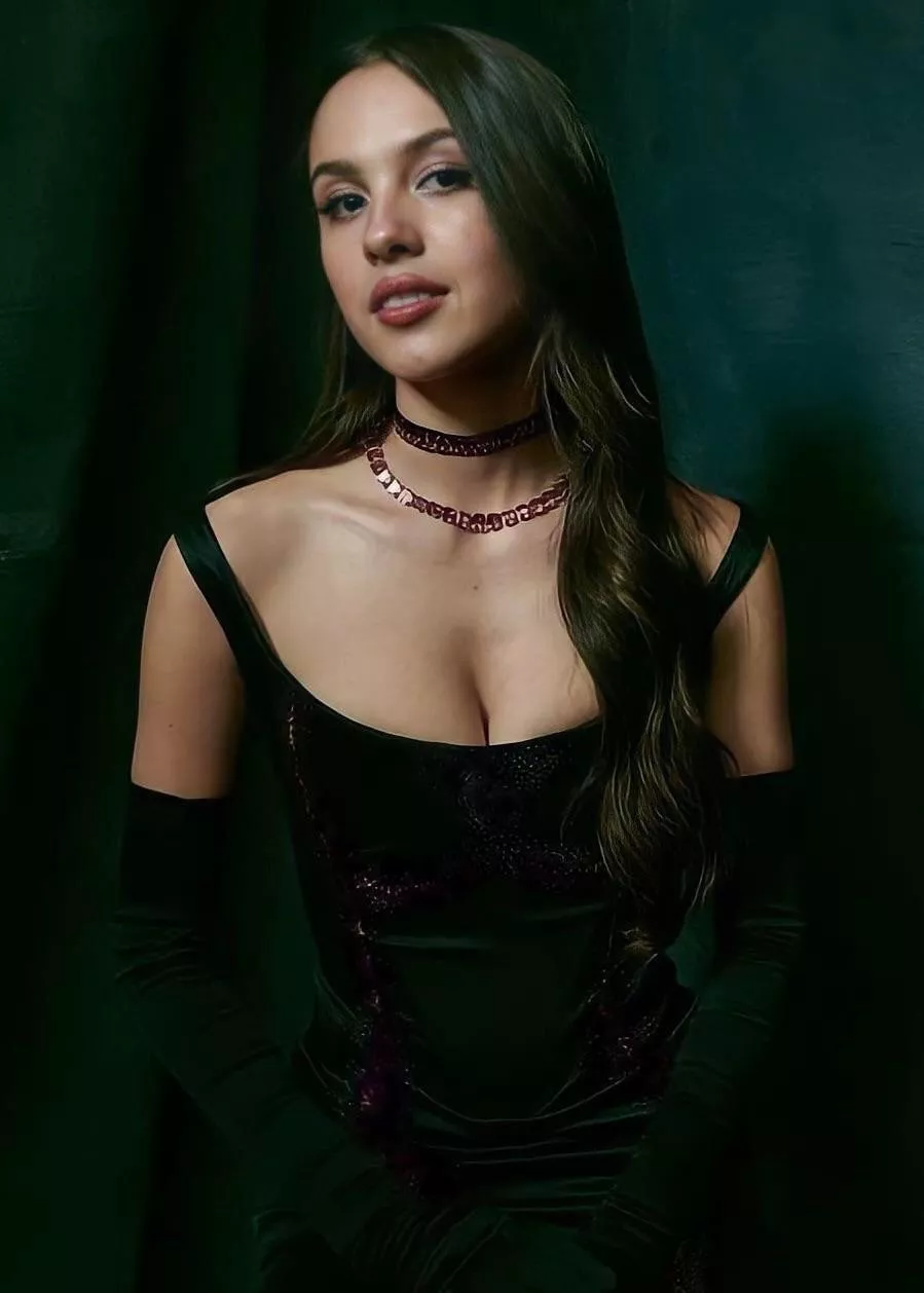 I am rock hard for Olivia Rodrigo I need a bud to make me blow my load for her