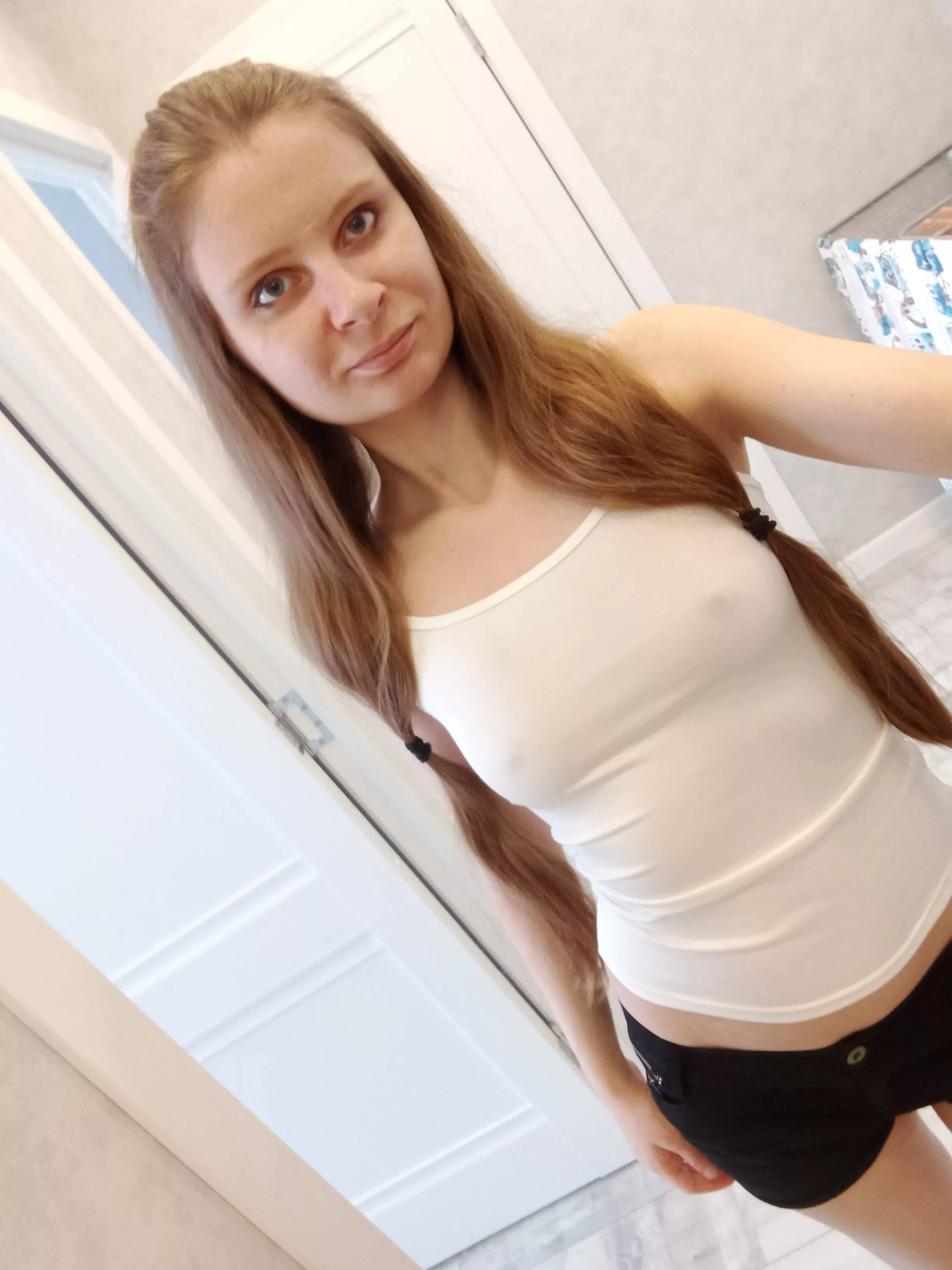 I like to wear white shirts