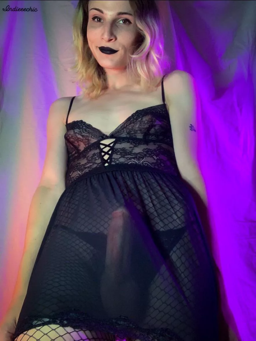 I love see-through dresses tbh😍