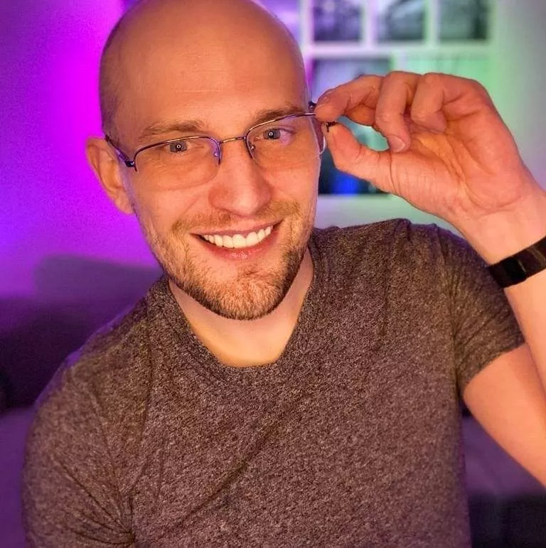 I might live in a boring spot but with the right connection I'll head anywhere (38/m/single/WY)