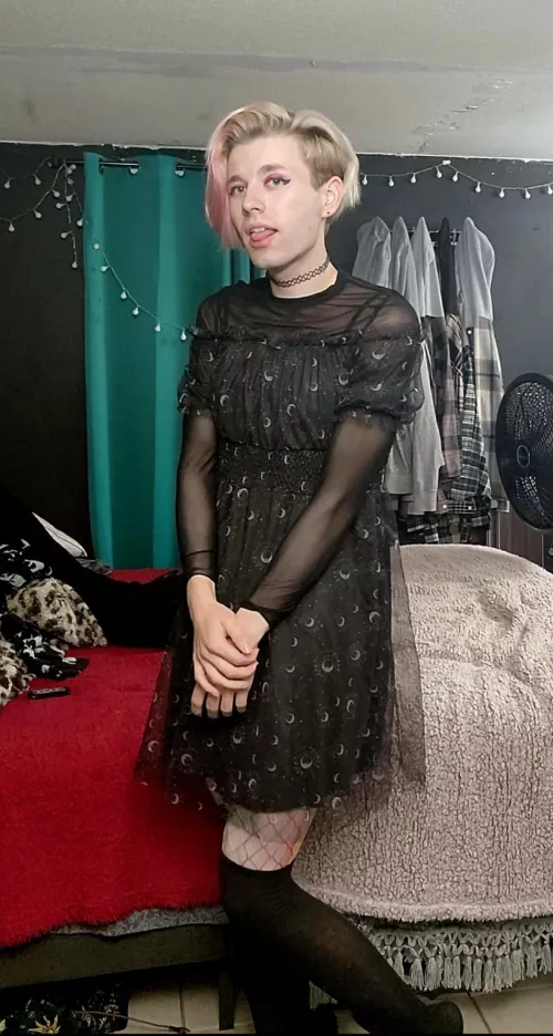 I never wear dresses so someone better take me on a date!?