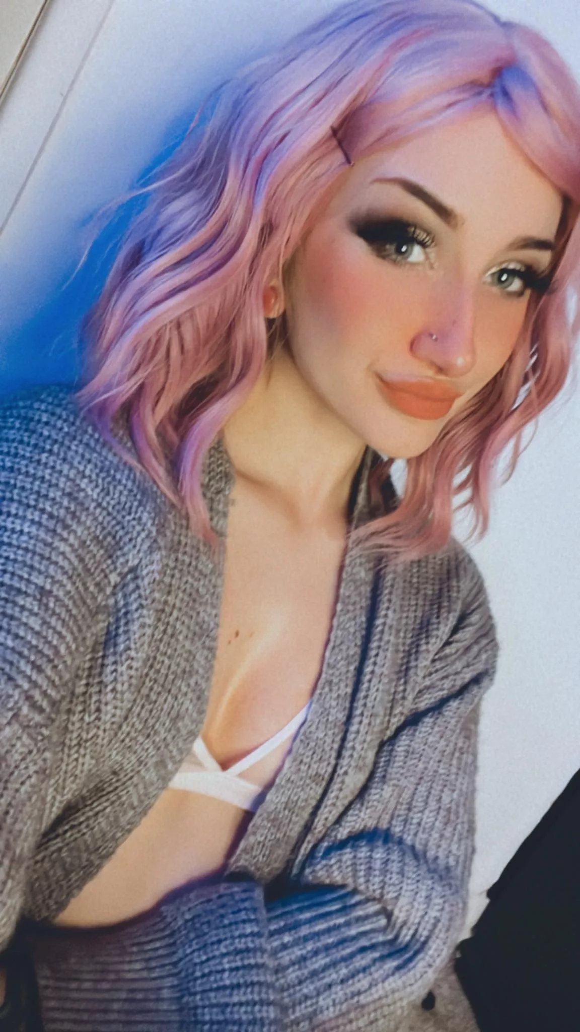 I think it’s time I try pink hair for real! [f]