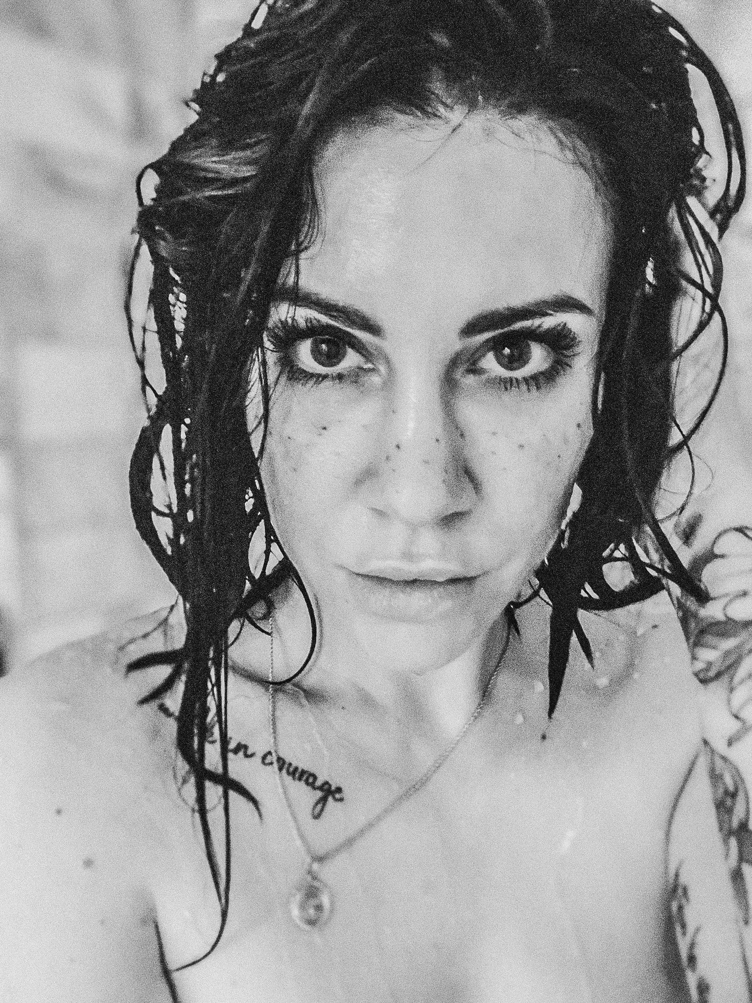 I’m freezing from being outside all day. I had to jump into the hot shower in order to warm up 🧼 Are you warm or cold?