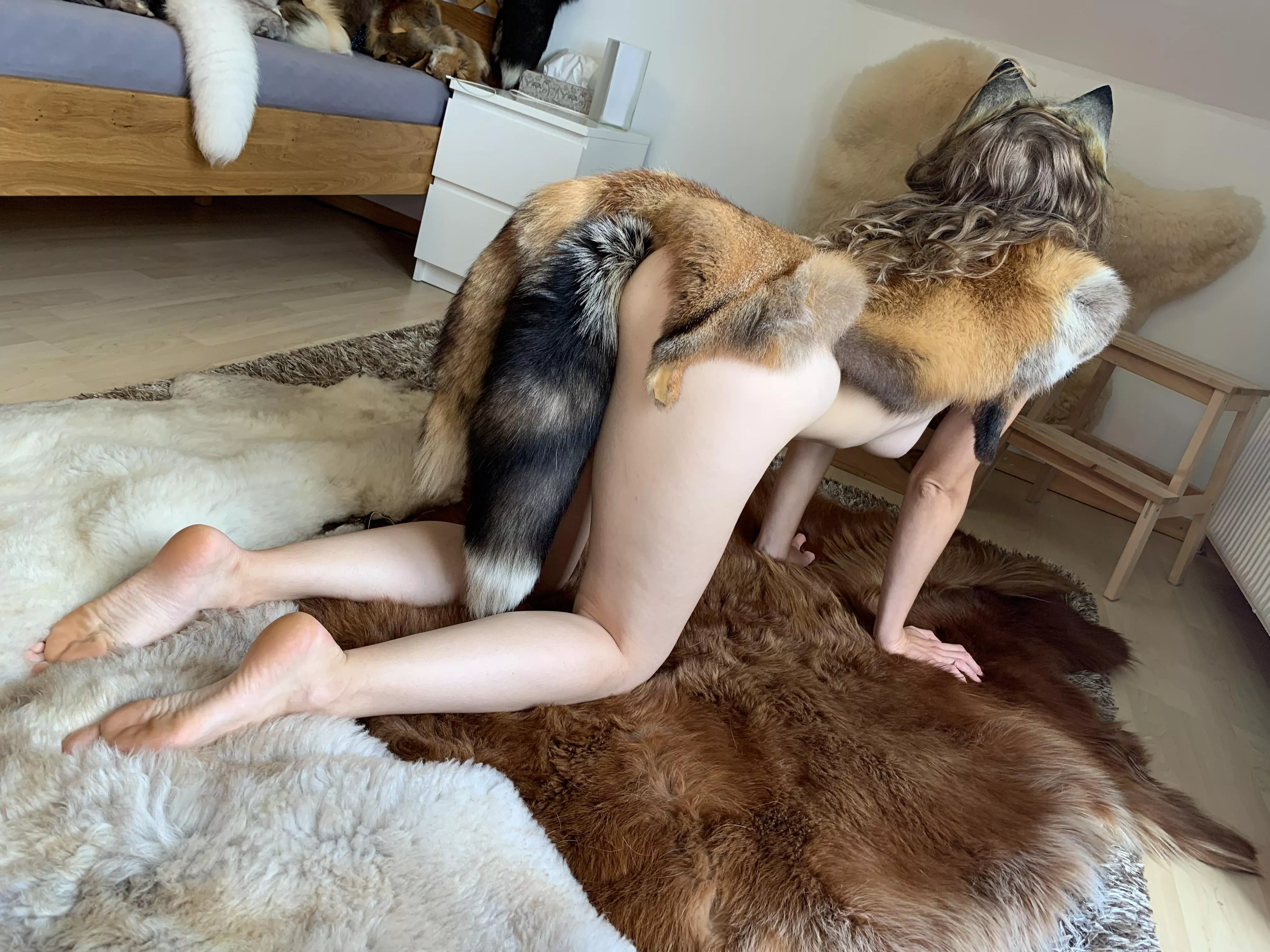 Imagine how soft my back would feel while you are warm inside me from behind 🦊