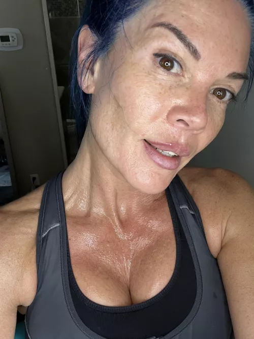Jock-milf gym-cougar, post peloton ride.. dripping wet