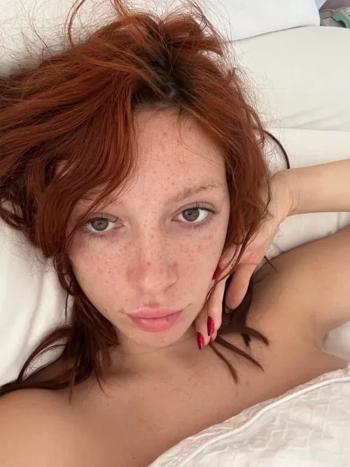 Just woke up. Do you think I’m pretty with no make up