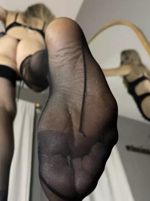 Lick my soles and stare at my ass