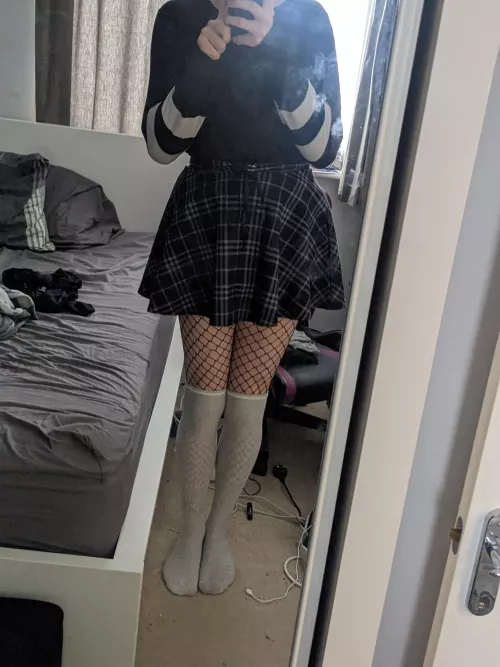 Long legs and thicc thighs hopefully save lives