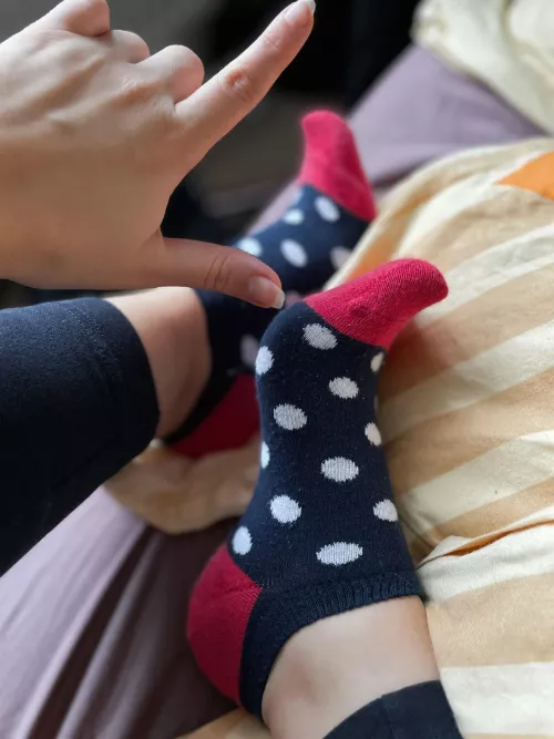 Losers gooning to my socks all day always puts a smile on my face… [domme]