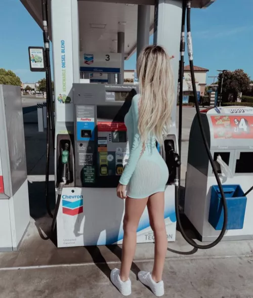 love the color of her dress