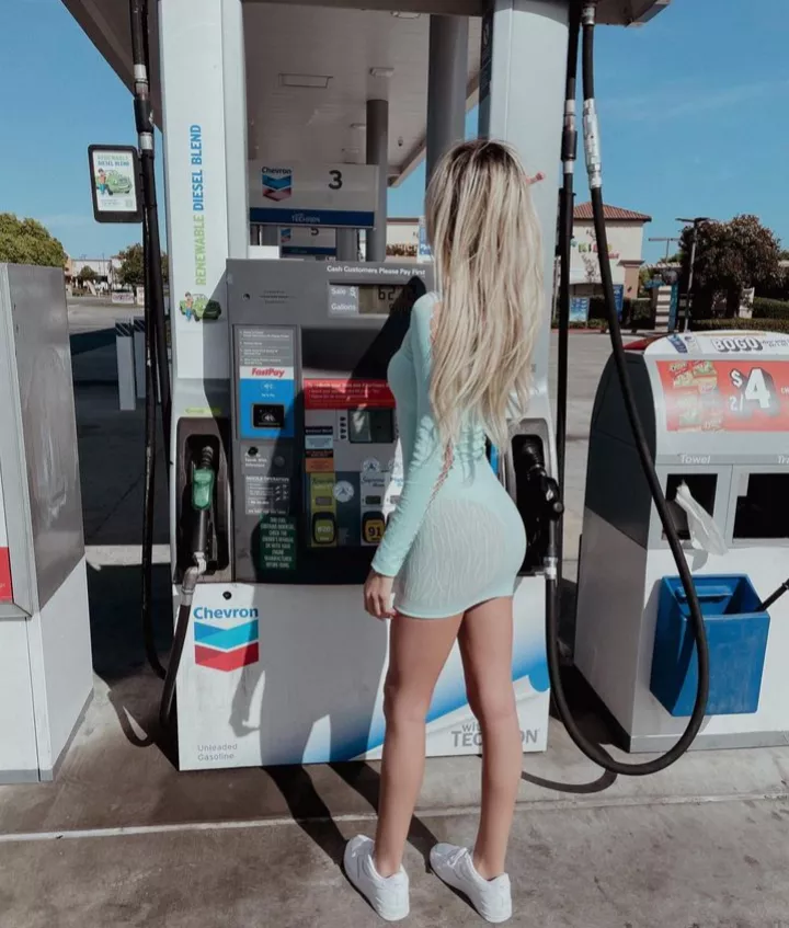 love the color of her dress