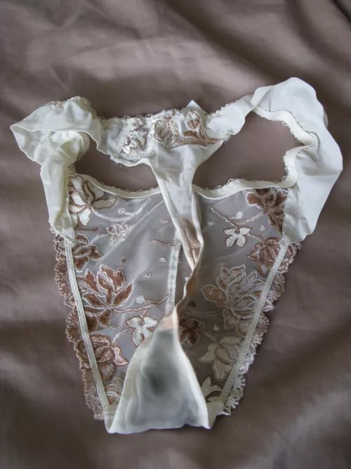 Mexican pussy makes dirty panties