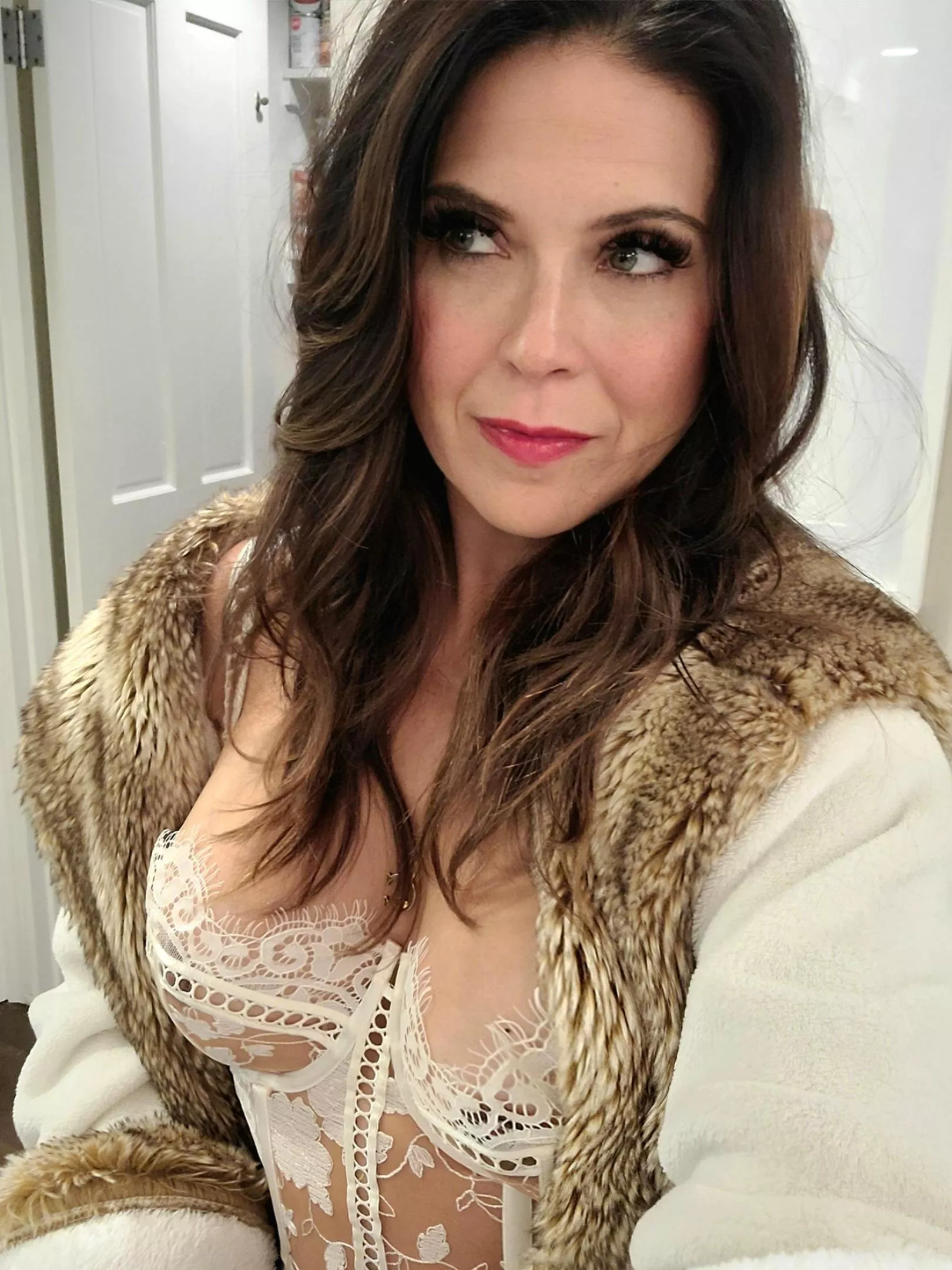 milfs are nice because we don't bother with song & dance games. and we have fruit roll ups & juice boxes for you (46f)