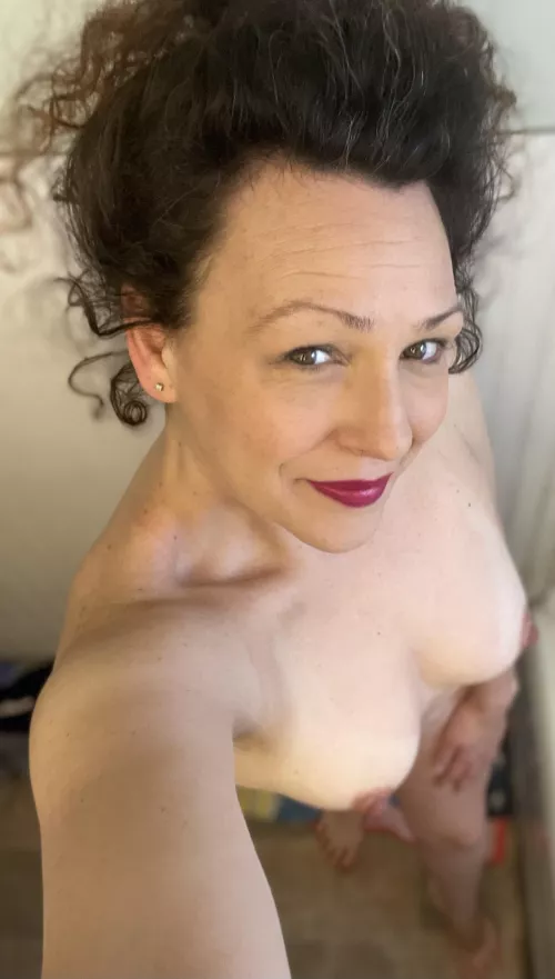 Mommy of 4, so yes, creampies welcomed